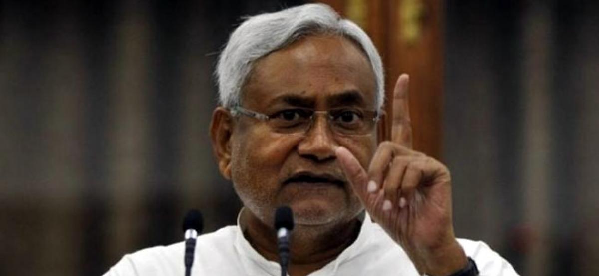 Nitish Kumar meets Rahul Gandhi amid reports of rift in grand alliance