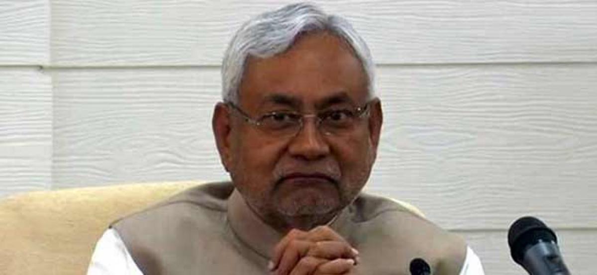 Nitish Kumar chairs meeting over road safety