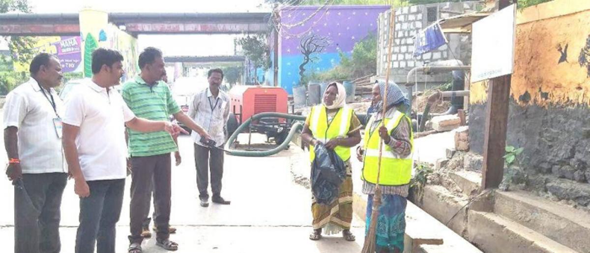 Civic chief J Nivas inspects sanitation in Vijayawada