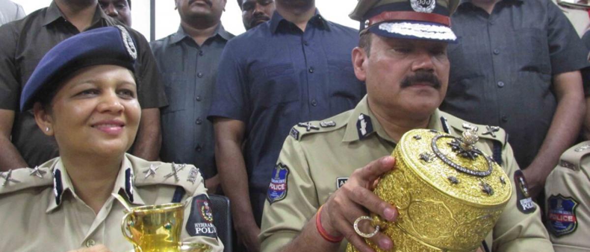 Antique thief relishes food from golden tiffin box