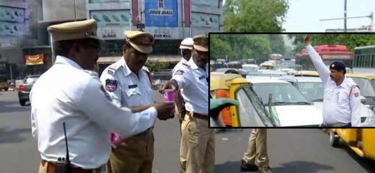 Noida: Two traffic cops suspended after cab driver film them demanding bribe