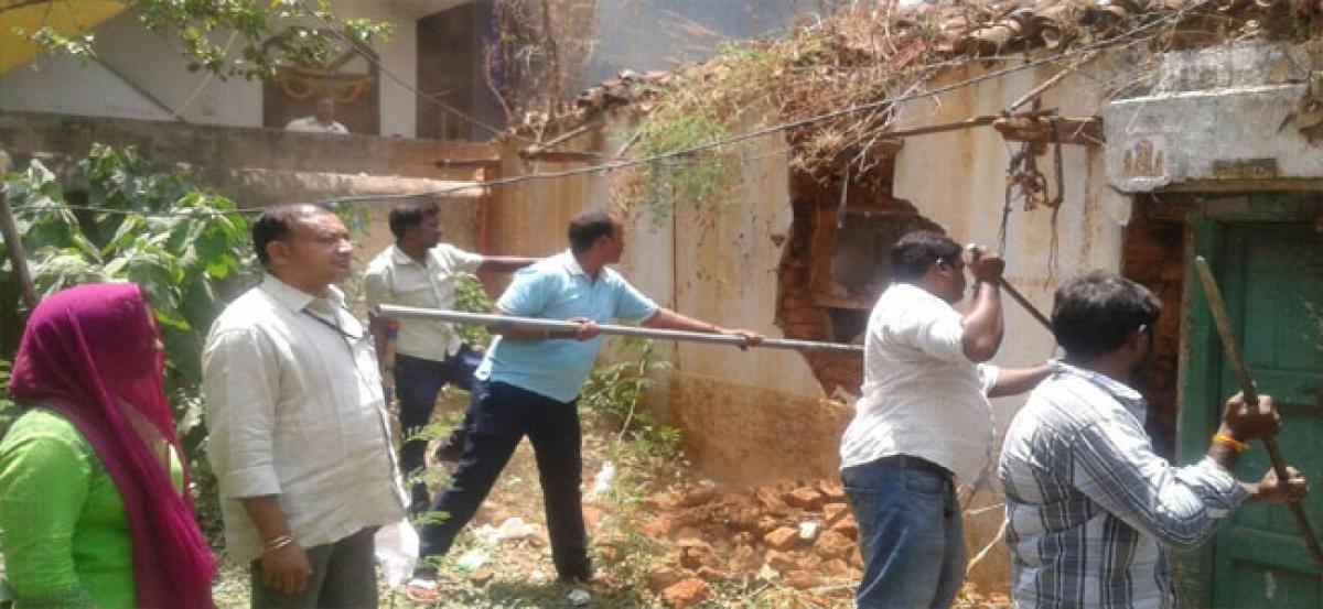 GHMC rages old buildings