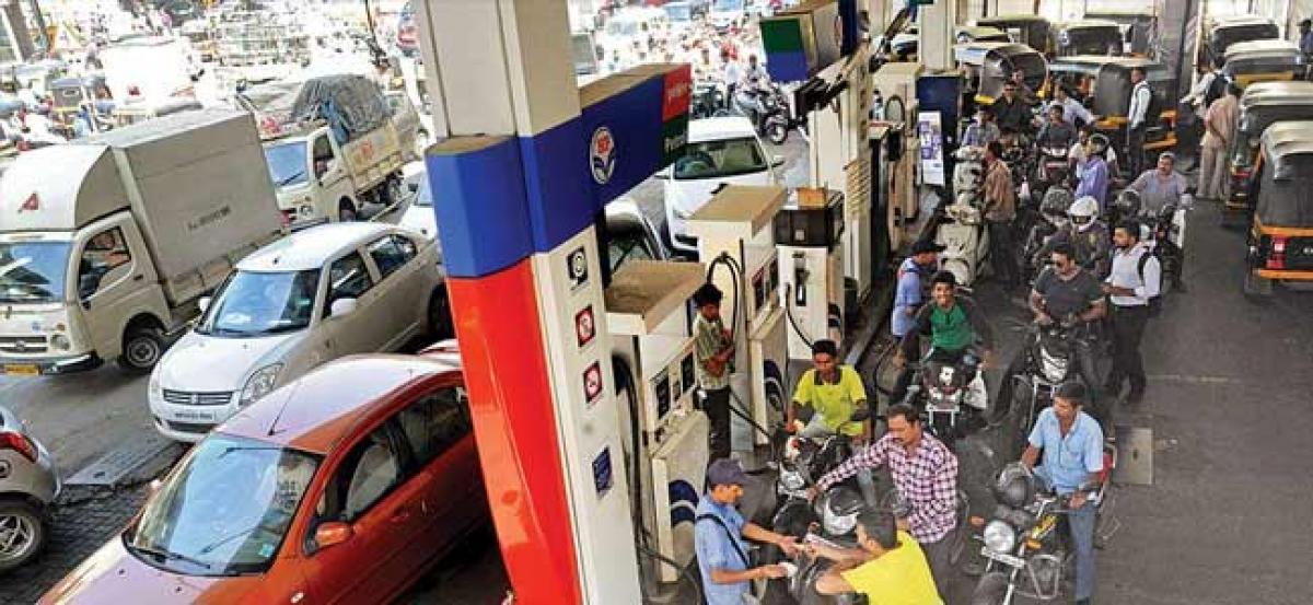 Petrol price unchanged in New delhi, diesel inches towards Rs 75 mark