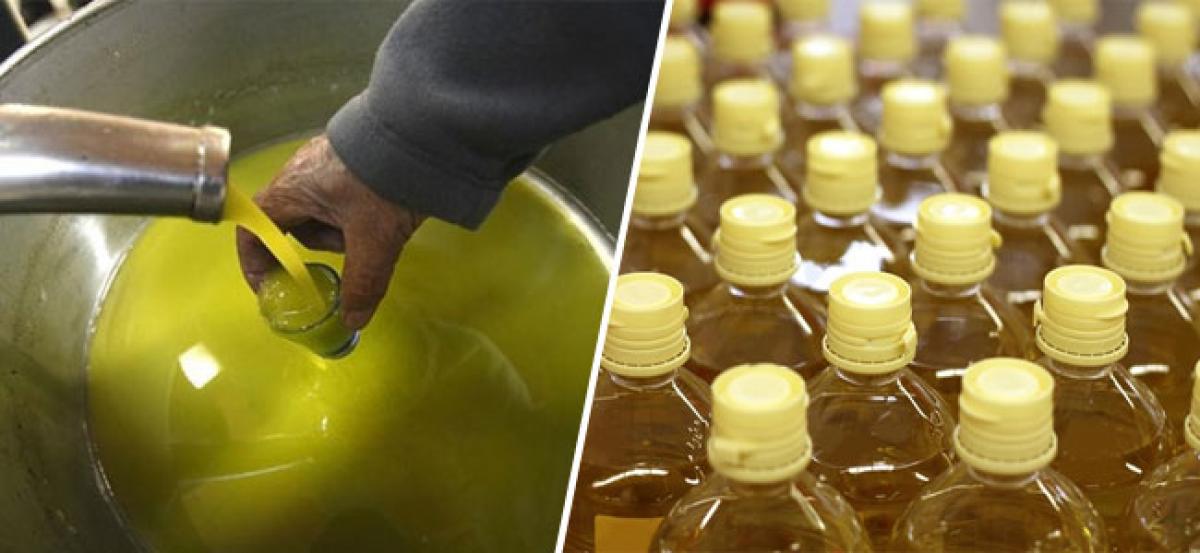 Palmolein oil eases on sluggish demand