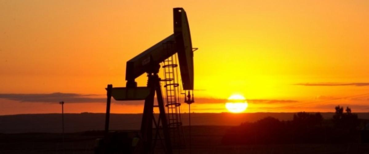 Oil prices edge lower as market settles into range