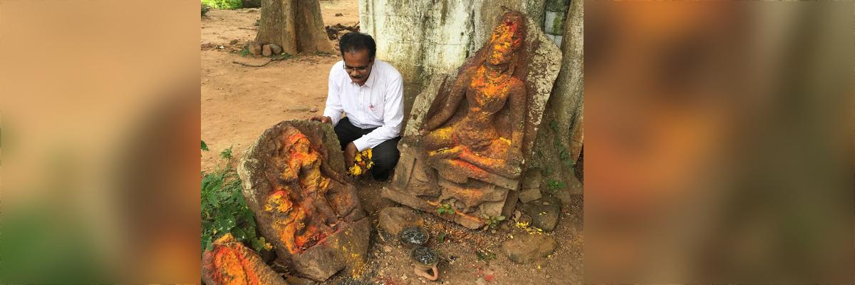 1000-yr-old Chalukyan sculptures in utter neglect