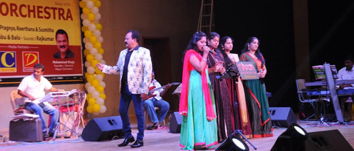 Singers enthrall audience in Vijayawada