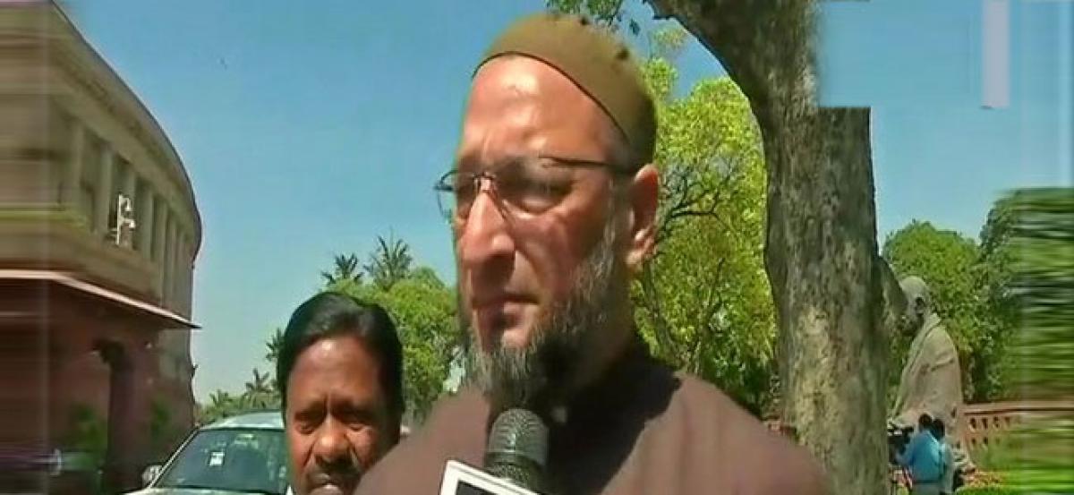 Owaisi slams Sri Sri Ravi Shankar over Syria remark