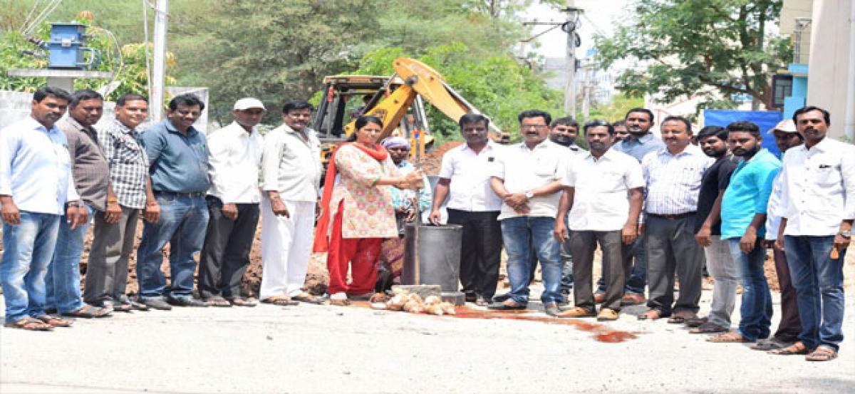 Corporator Padma lays foundation for drainage works