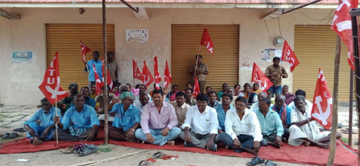 Panchayat workers stage dharna