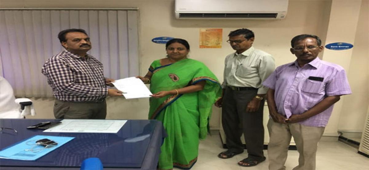 Pavani submits memorandum on development of colonies