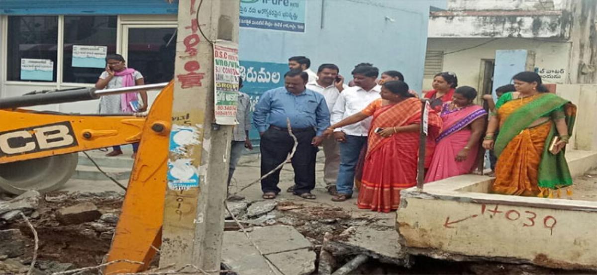 Corporator Pavani Reddy urges quality in works