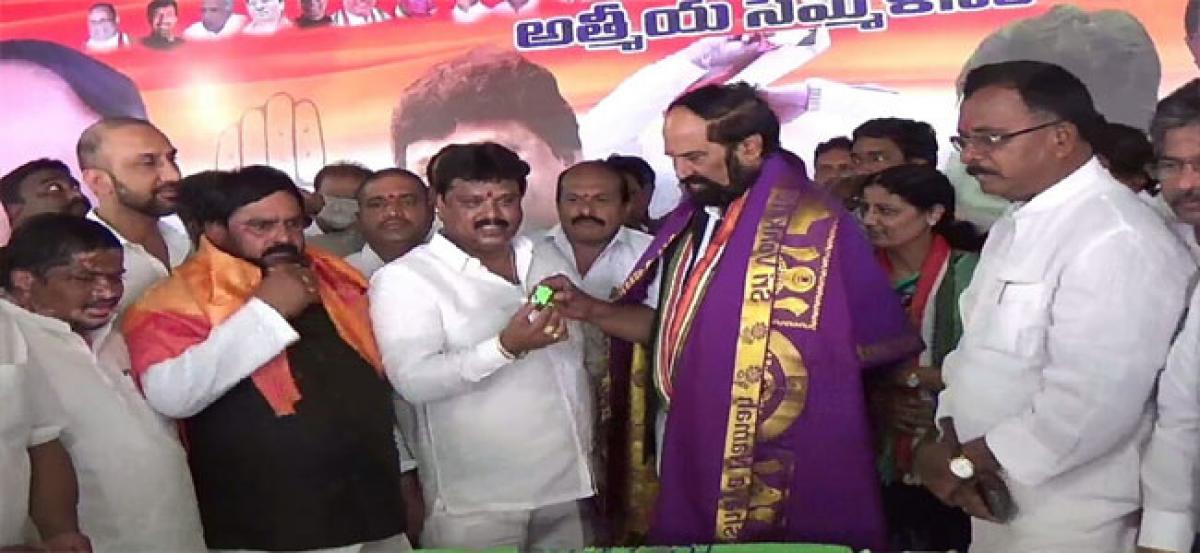 Uttam flays KCR for not fulfilling poll promises