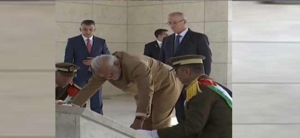 PM Modi lays wreath at mausoleum of Yasser Arafat