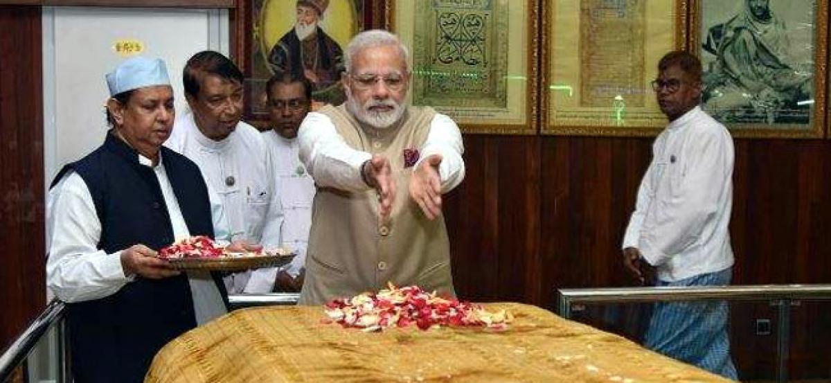 PM Modi wraps up Myanmar trip with visit to Bahadur Shahs grave, temple and pagoda sightings