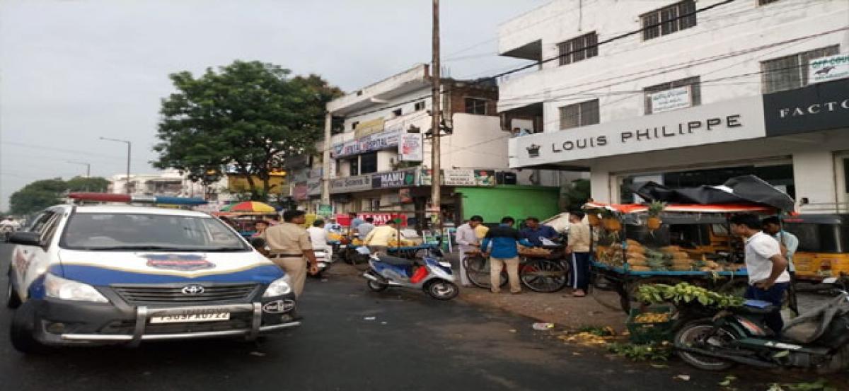 Police restrictions put Tolichowki hawkers in a spot