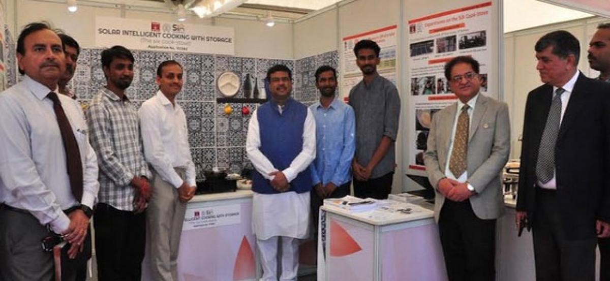 Pradhan attends ONGC Solar Chulha Challenge