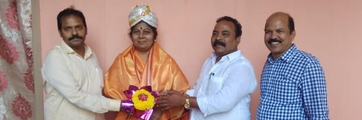 DEO felicitated by PRTU leaders