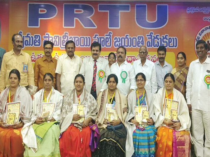 Teachers receive Savitribai awards in Vijayawada