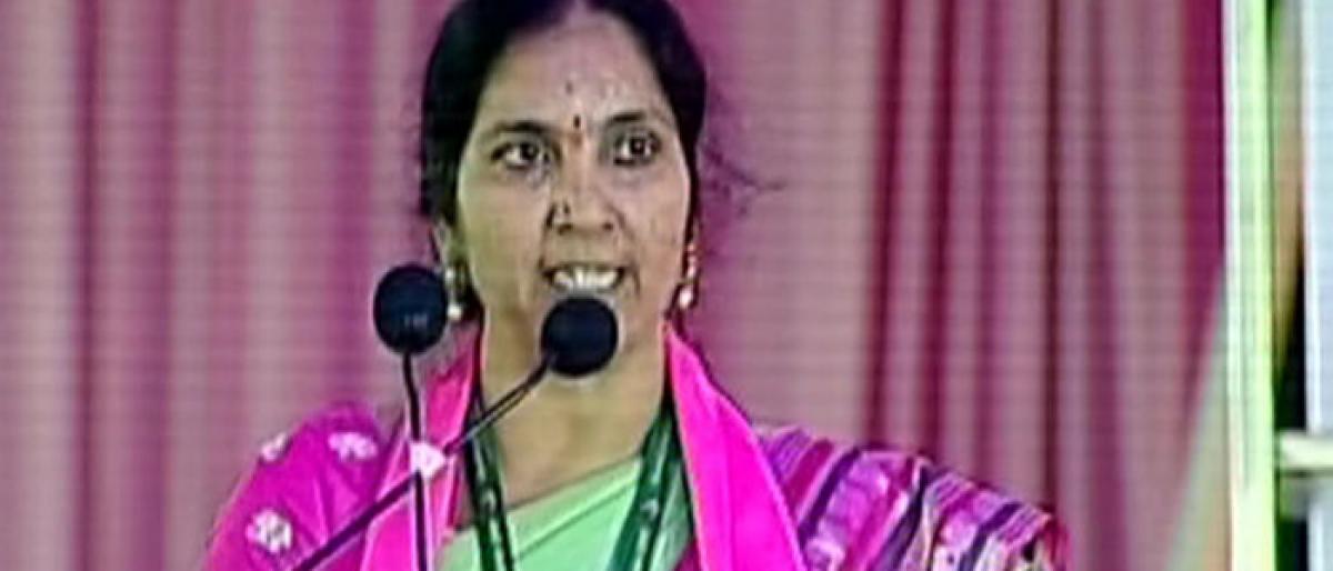 Padma Devender slams Congress for supporting Jayaprakash Reddy