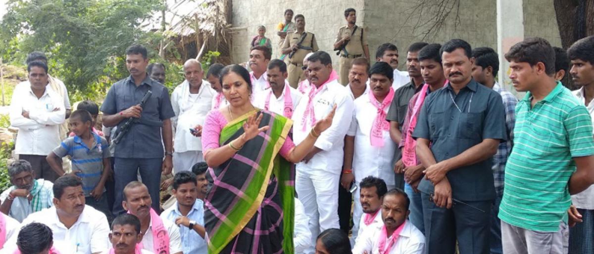 Ex-deputy Speaker Padma Devender Reddy visits villages, seeks votes