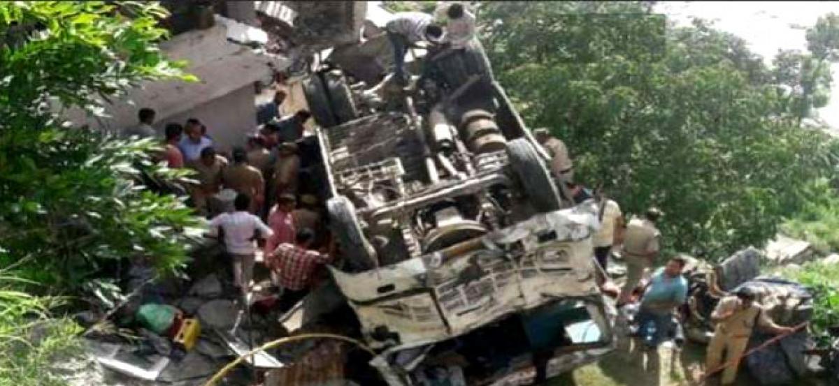 27 killed, 69 injured as bus falls into ravine in Pakistan