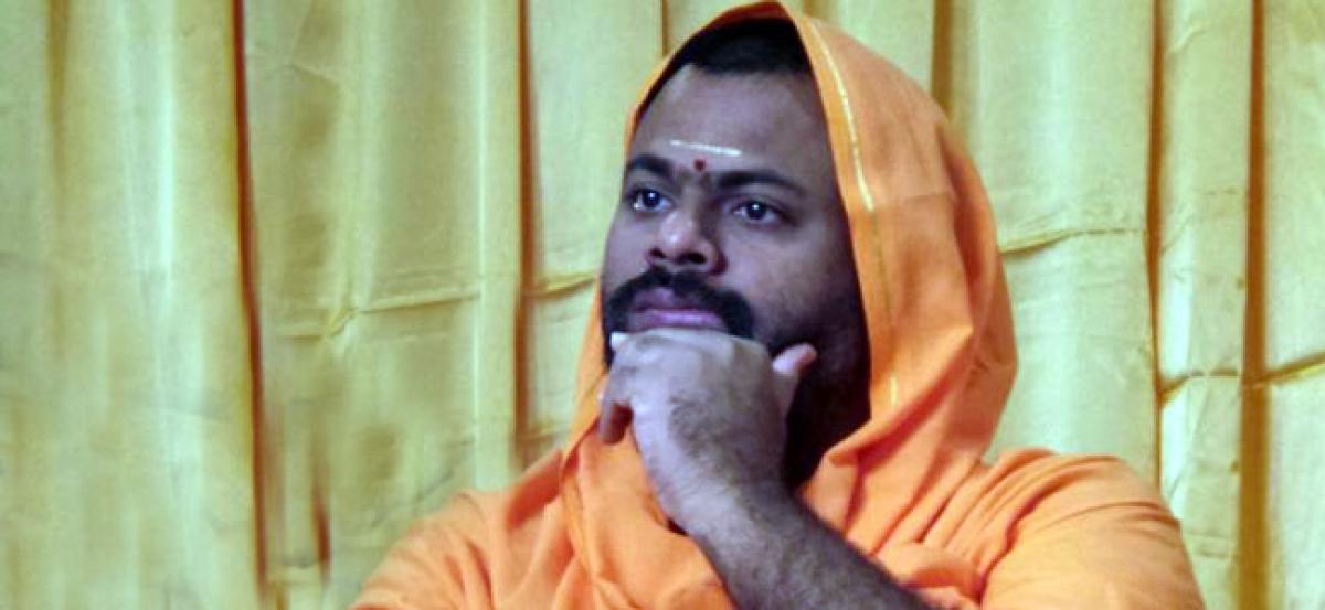 Swami Paripoornananda externment: VHP, Bajrang Dal to stage rasta roko