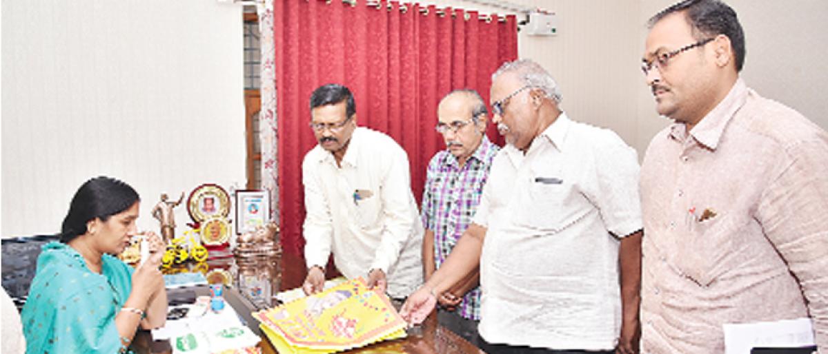 Minister Paritala Sunitha inspects festival kits