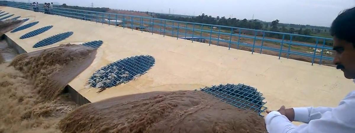 Lifting of water from Godavari stopped due to low storage