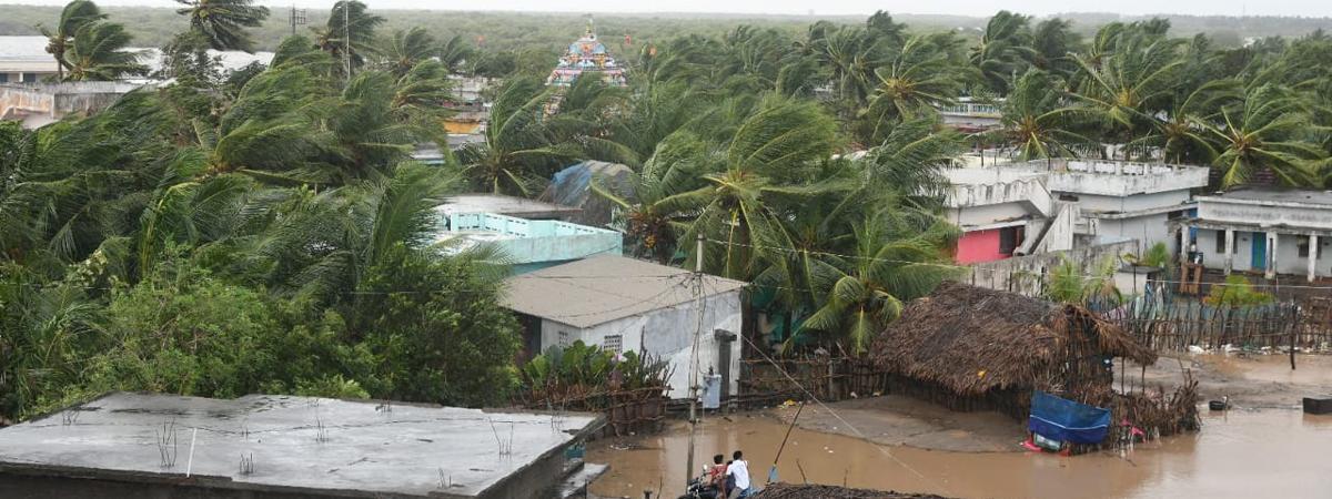 Tidal waves create panic in villages