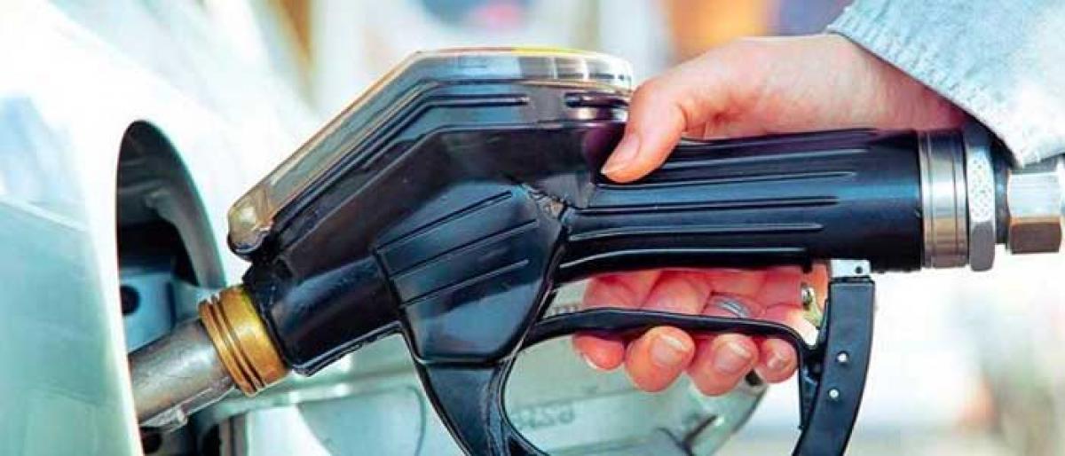 Cut VAT on petrol by 5%: Centre to states
