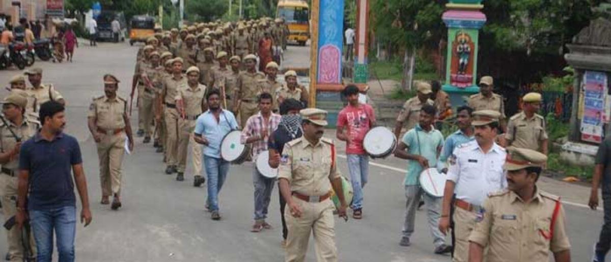 Cops conduct flag march in Bhadrachalam