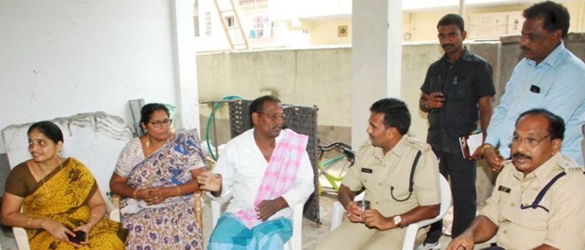 SP Ch Vijaya Rao interacts with kin of police martyrs in Guntur