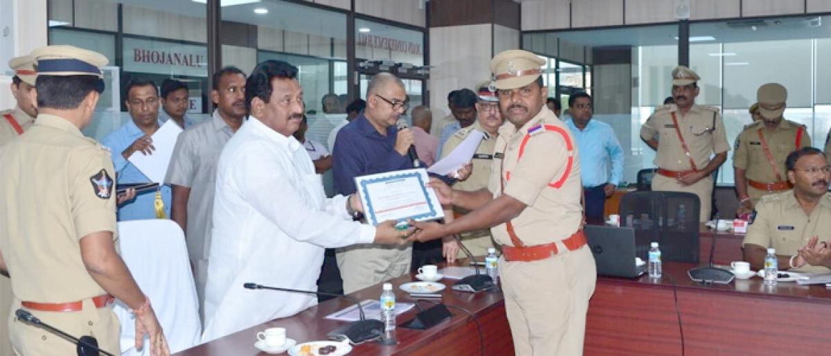 Prakasam police receive ABCD award
