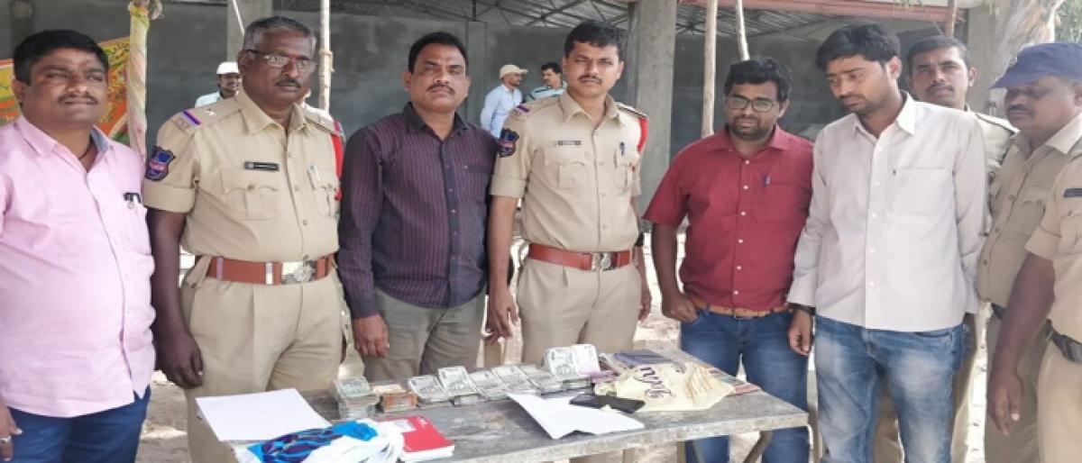 Police seize Rs 4.5 lakh during vehicle checking in Kalwakurthy