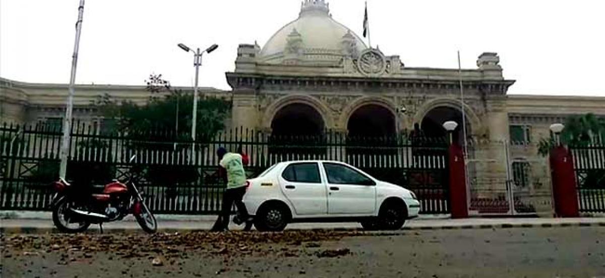 Potatoes hurled at various prominent places in Lucknow, govt calls it work of miscreants