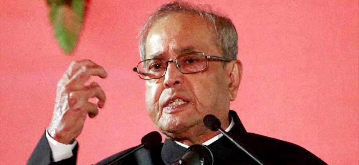 Delhi HC seeks response from Pranab Mukherjee on plea against his book