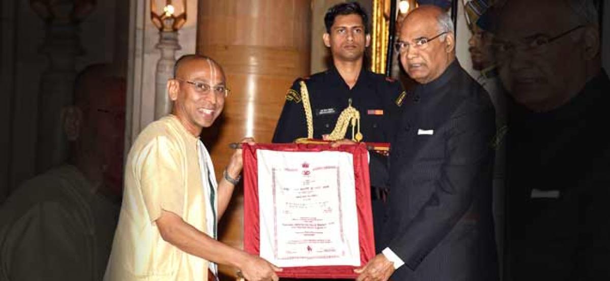 The President of India, Shri Ram NathKovind confers National Award for Child Welfare 2017on The AkshayaPatra Foundation