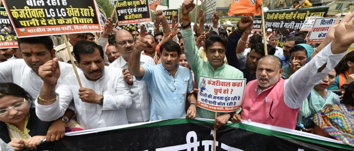 Delhi BJP leaders stage protest at Kejriwal’s office