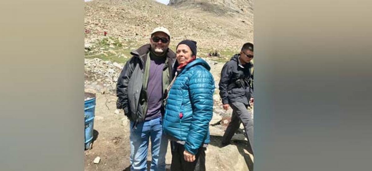 Rahul Gandhi poses with Kailash Yatra pilgrims