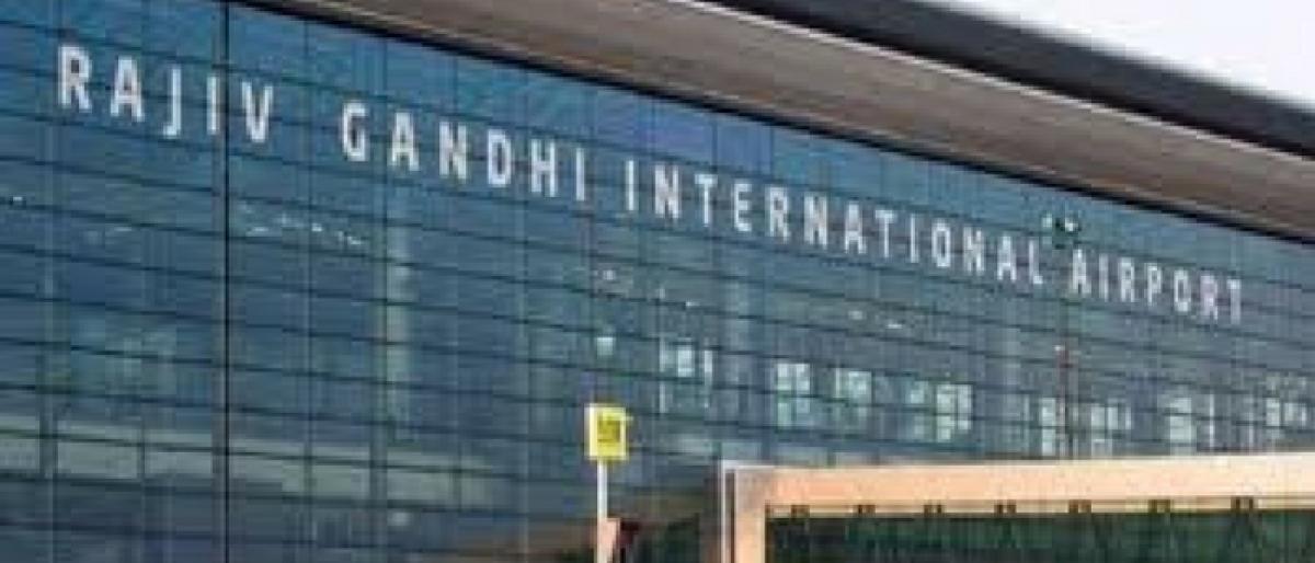 Woman held at RGIA for smuggling gold