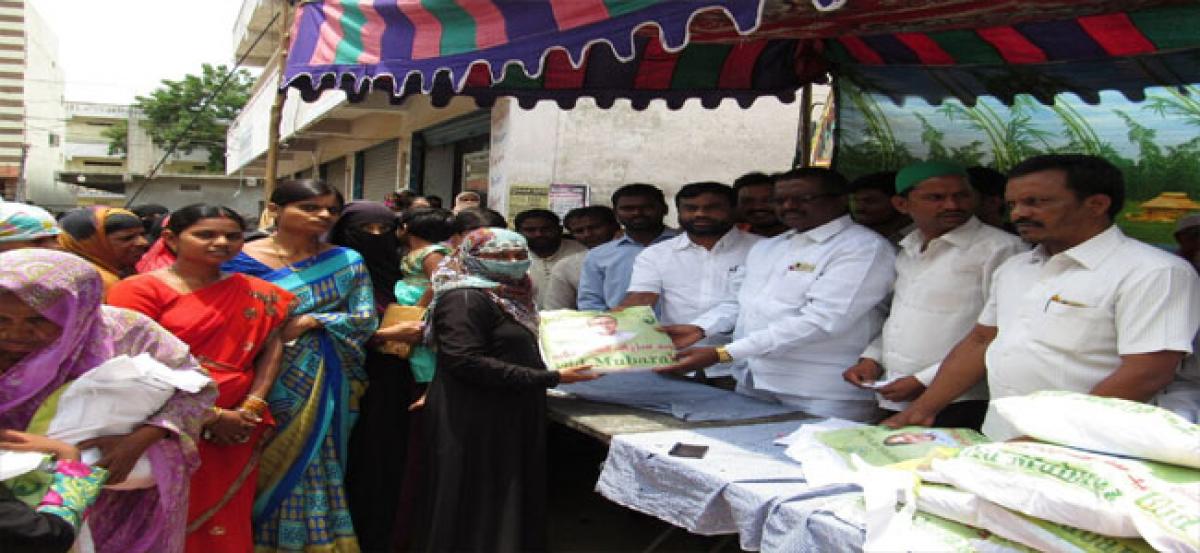 Corporators distribute festive gifts