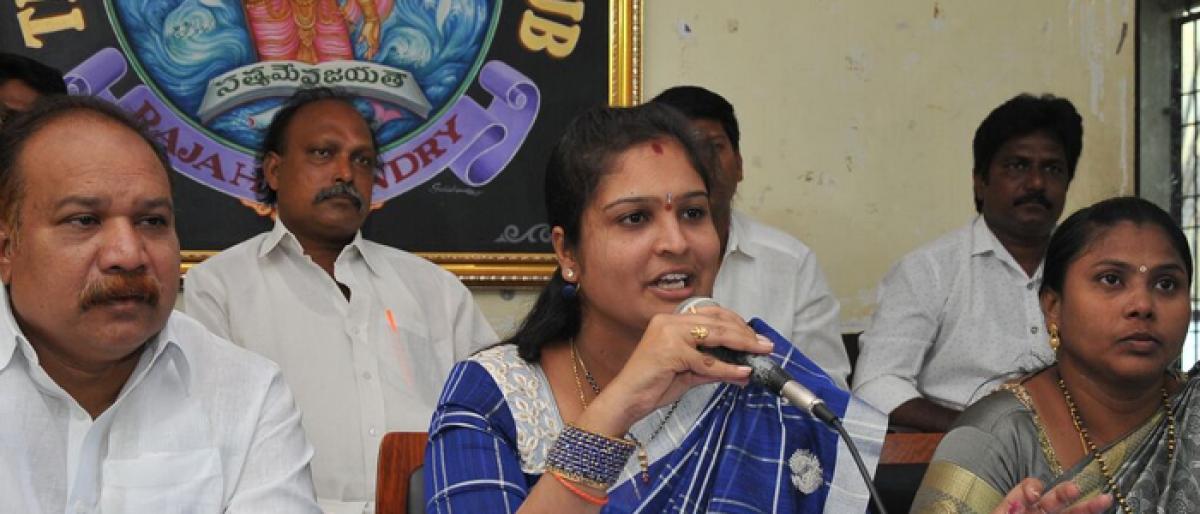 Rajamahendravaram Mayor suppressing opposition, alleges YSRCP