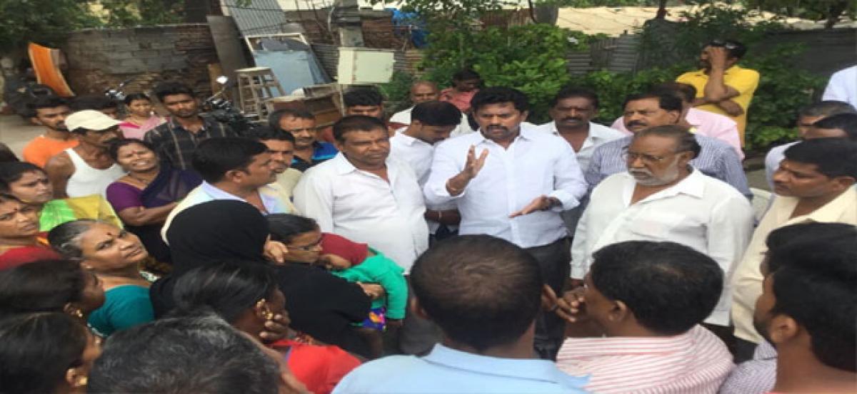 Srinivas promises to build community hall