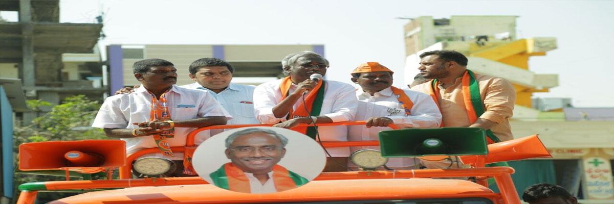 Yoganand takes part in road show