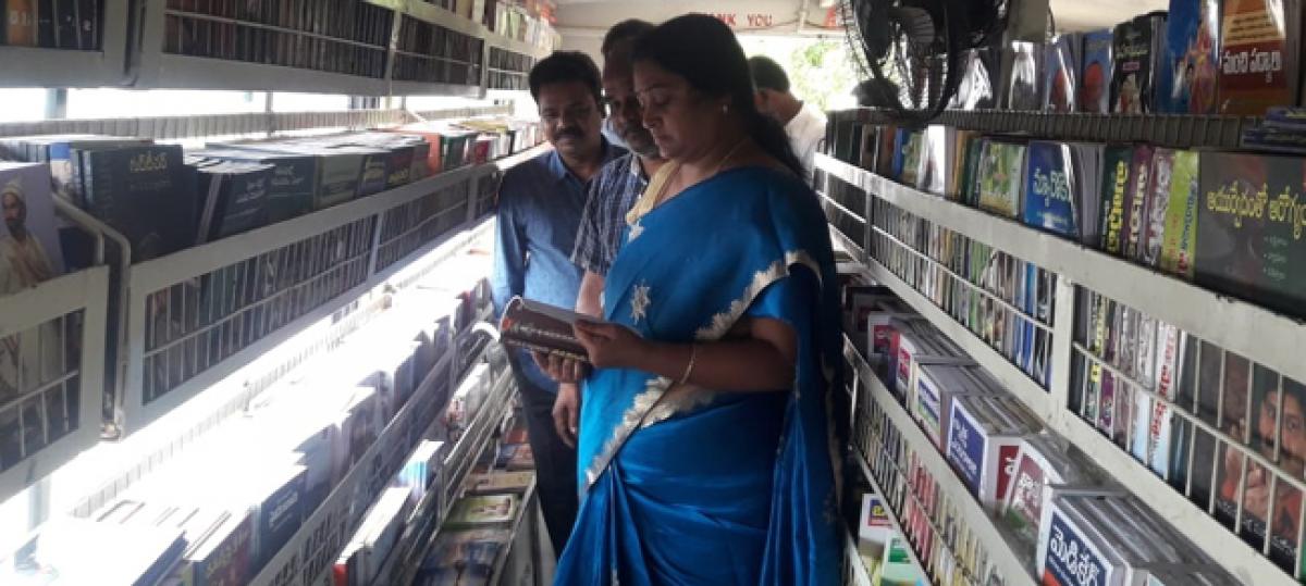 Make book reading a habit; urges Mahbubnagar Municipal Chairman