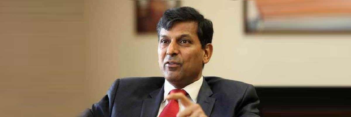 India needs to have a good oil hedging policy: Raghuram Rajan