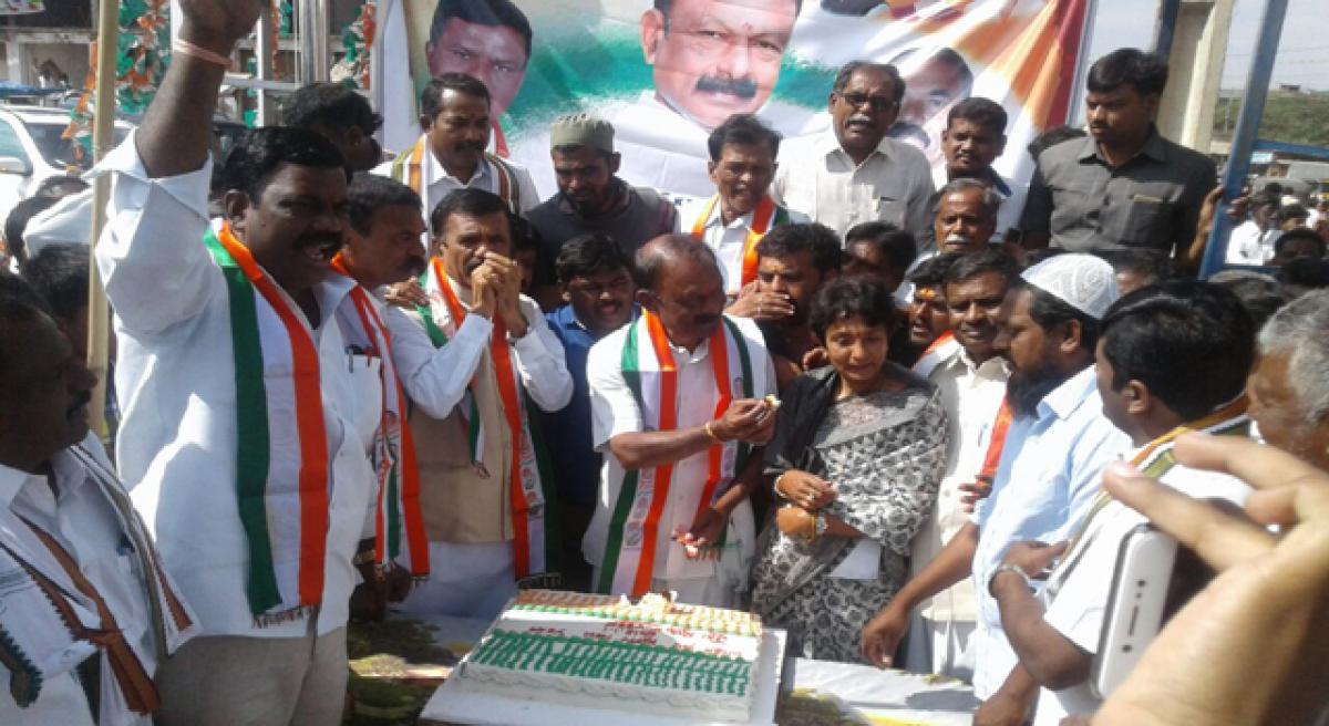 Complete Polavaram by 2018: Congress