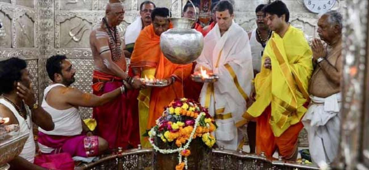 Shiv Bhakt Rahul Gandhi visits Mahakaleshwar Temple; begins 2-day MP tour