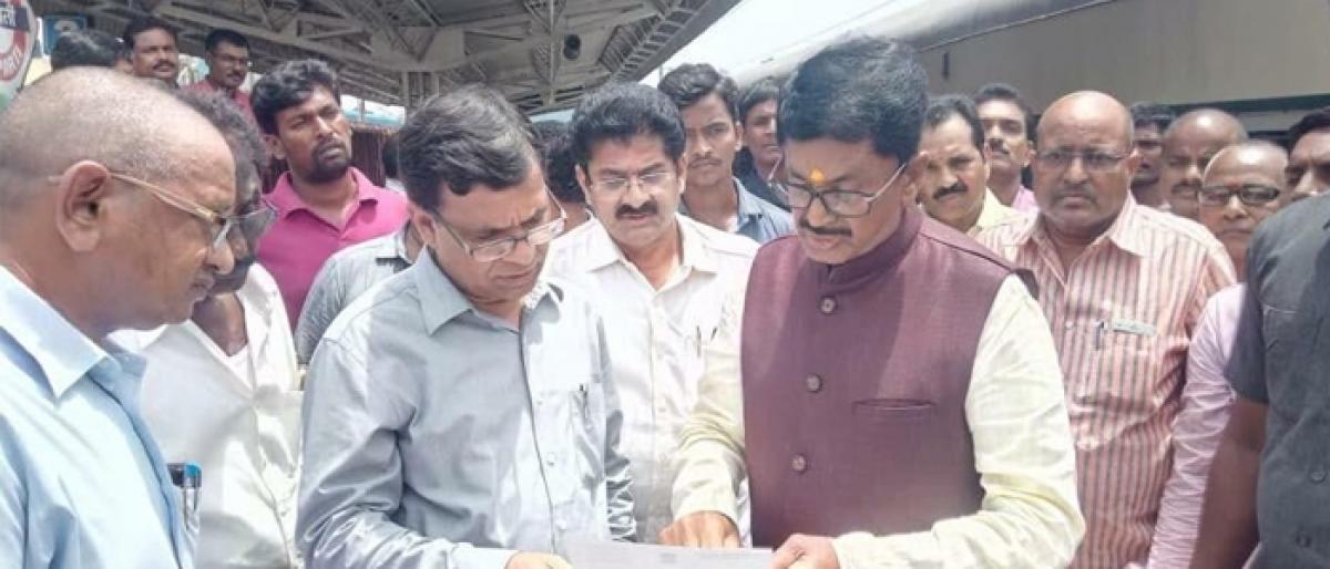 Rajamahendravaram MP request for Facilities at Railway Station